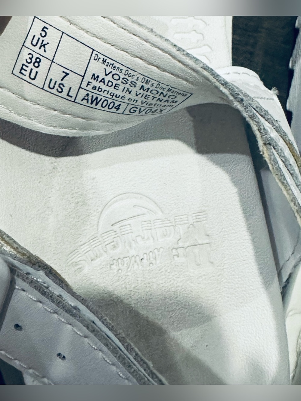 Dr. Martens Women’s Sz 7 White Voss II Hydro Leather Strap Sandals - Picture 14 of 14